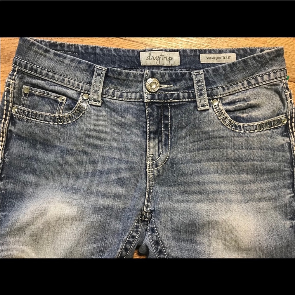 BKE Daytrip Virgo 31L Bootcut Jeans Embellished